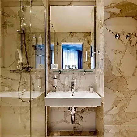 Maison Pigalle Szálloda 4*