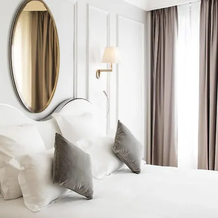 Otel Maison Pigalle 4*